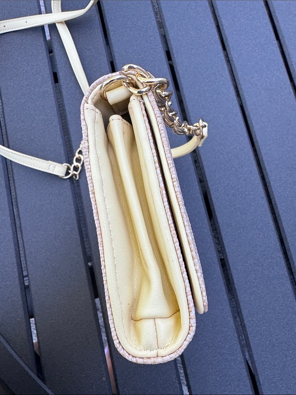 Betsey Johnson Beige Straw Crossbody with Bee Motif and Gold Chain - Picture 3 of 8